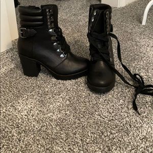 Black lace up booties shirt 6 -like NEW